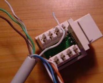 家庭网络布线 装网线插座还是直接留口更优？